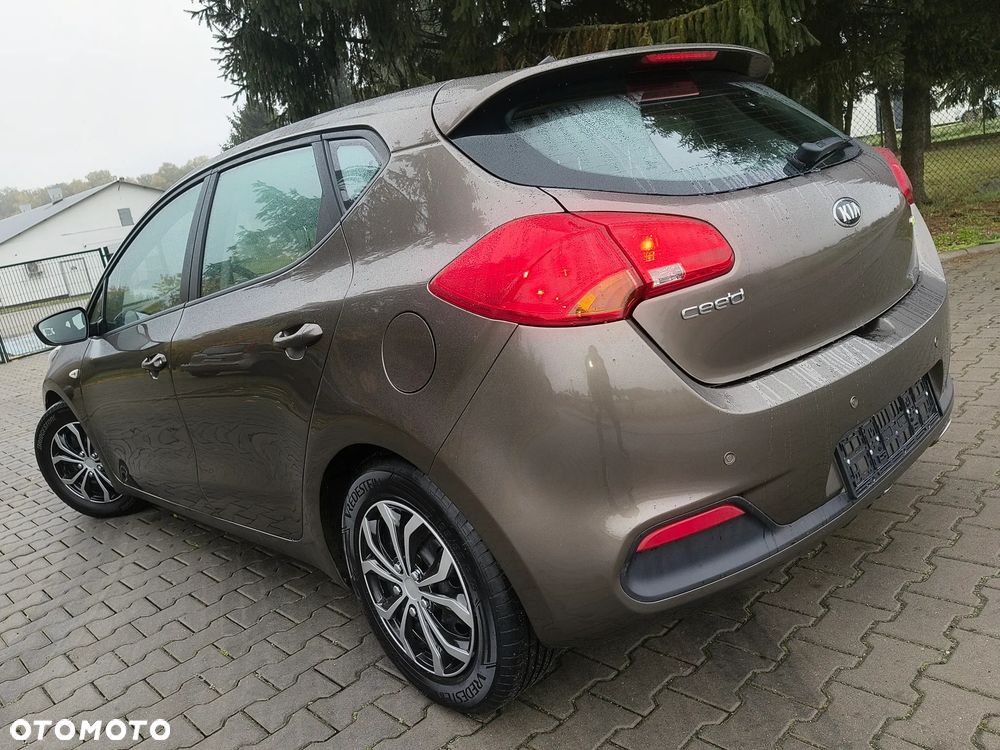 Kia Ceed - 10