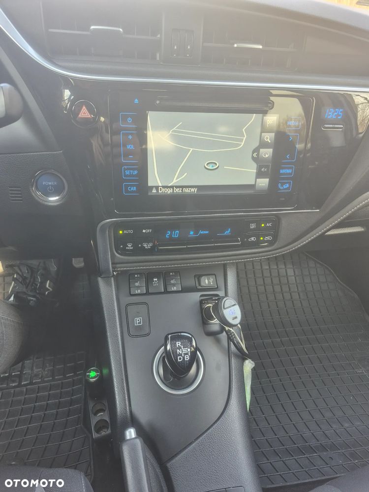 Toyota Auris Hybrid 135 Freestyle - 16