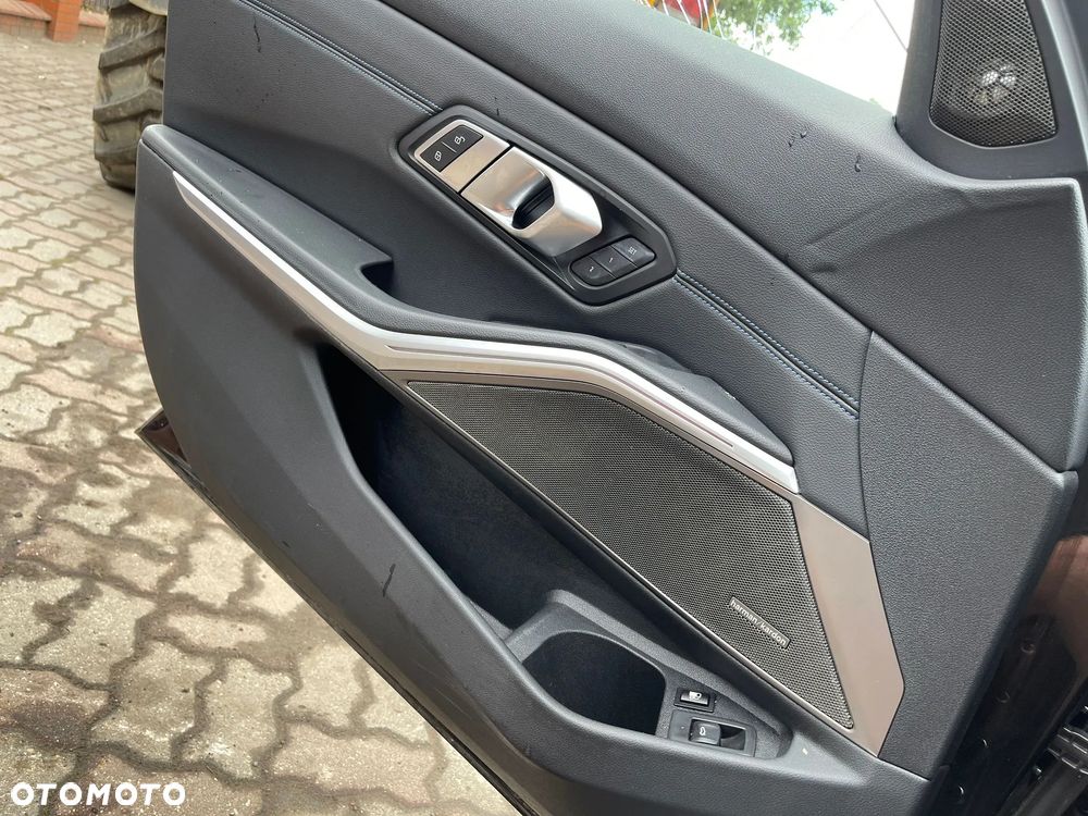 BMW Seria 3 330e M Sport sport - 22