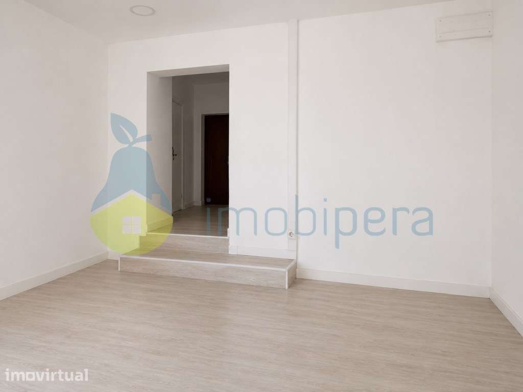 Espaço comercial no centro de Algoz - Grande imagem: 3/16