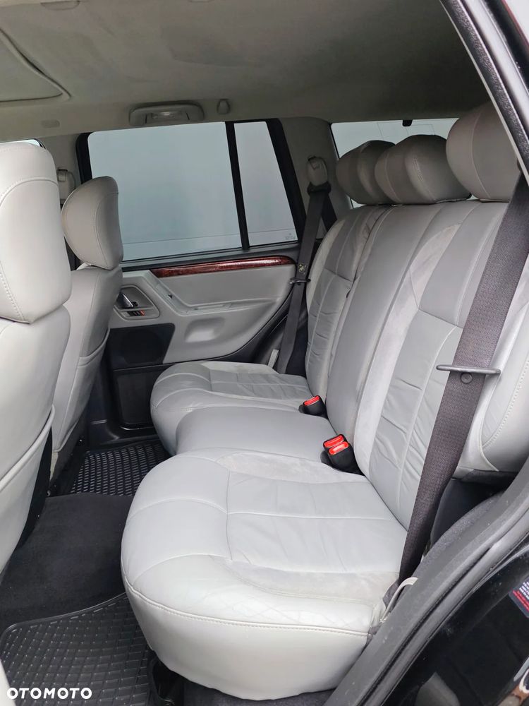 Jeep Grand Cherokee - 36