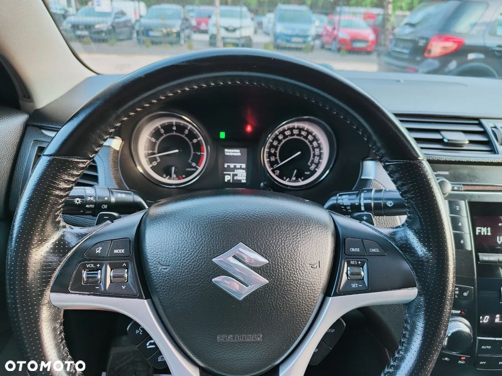 Suzuki Kizashi 2.4 4x4 CVT Sport - 27