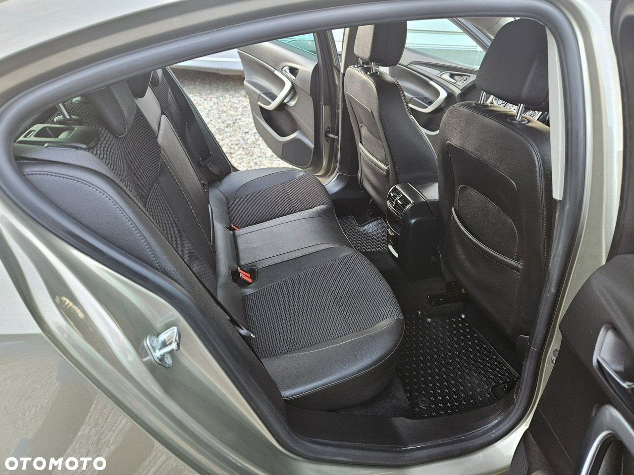 Opel Insignia - 10