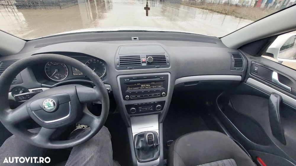 Skoda Octavia Combi 2.0 TDI DPF 4x4 AllDrive - 9