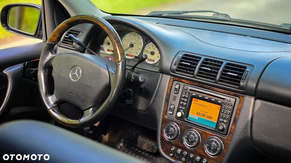 Mercedes-Benz ML 55 AMG - 12