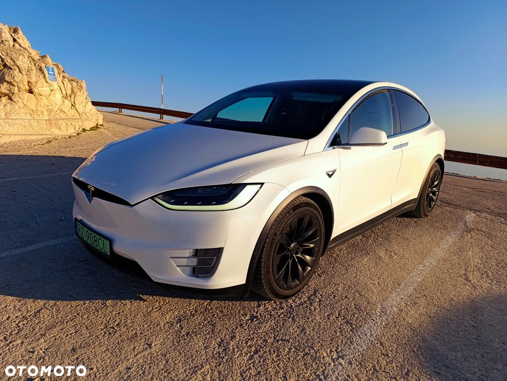 Tesla Model X - 6