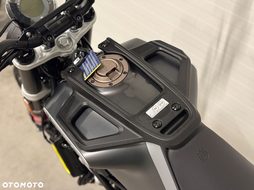 Husqvarna Svartpilen - 26