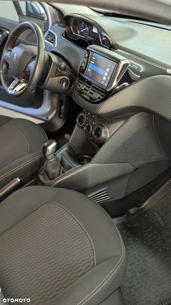 Peugeot 208 1.6 BlueHDi Allure S&S - 17