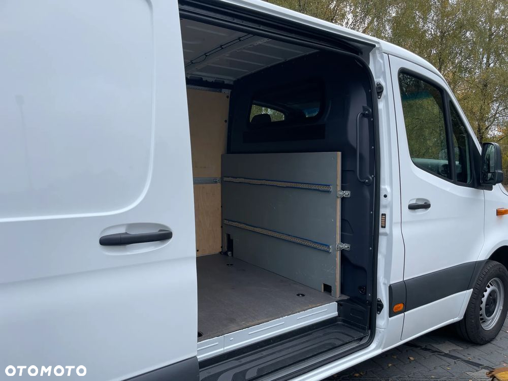 Mercedes-Benz Sprinter - 14