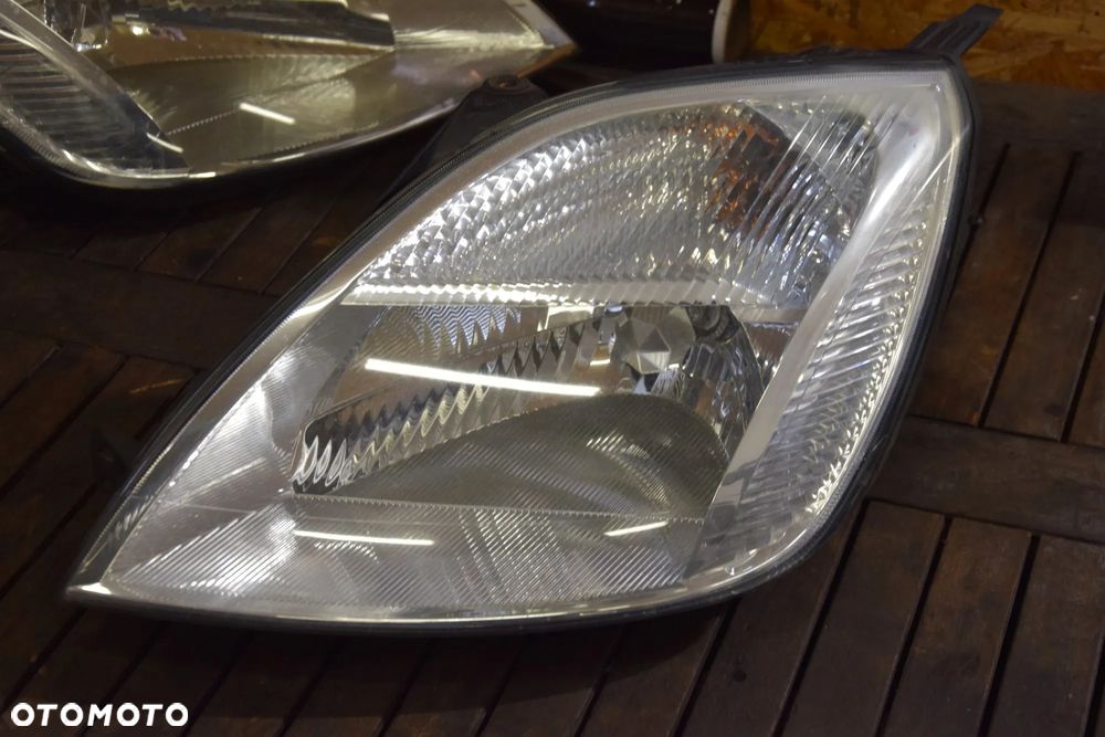 Ford Fiesta Mk6 02-08 Lampa lewa przednia lewy przód EUROPA - IGŁA !