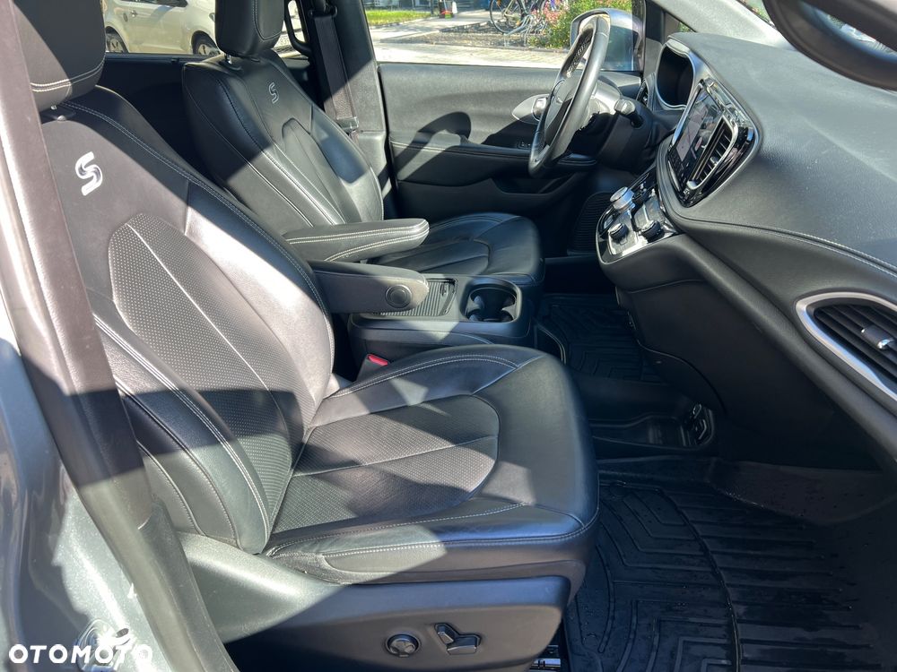 Chrysler Pacifica - 13
