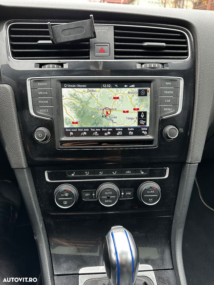 Volkswagen Golf - 11