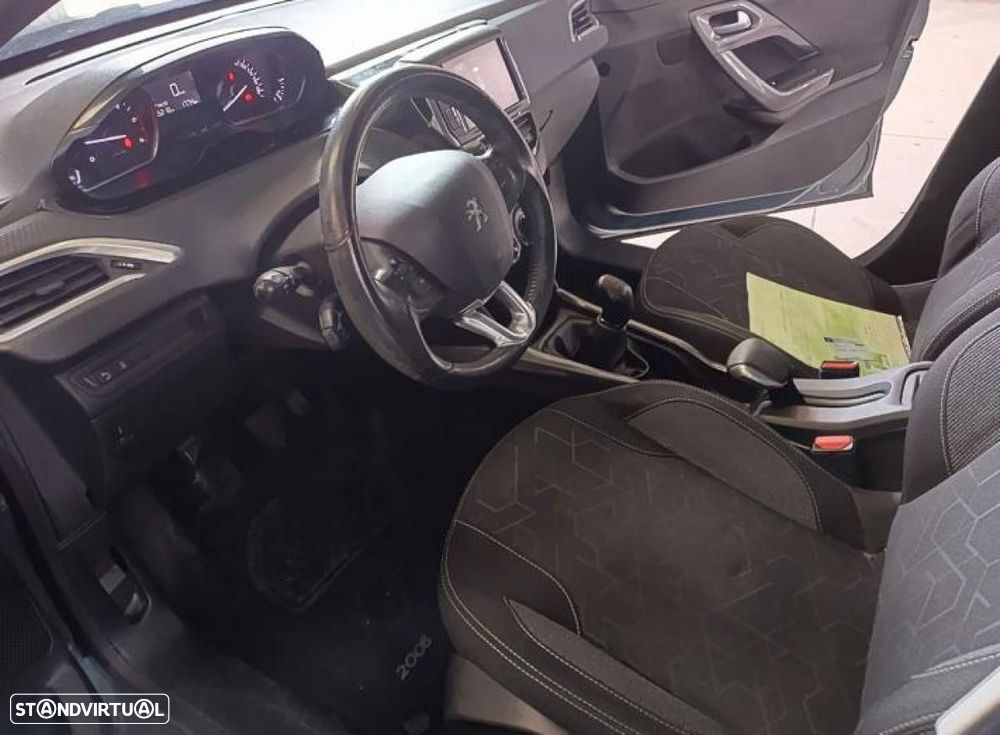 Peugeot 2008 - 4