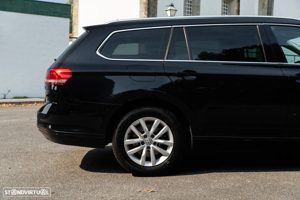 VW Passat Variant 1.6 TDI Confortline DSG - 34