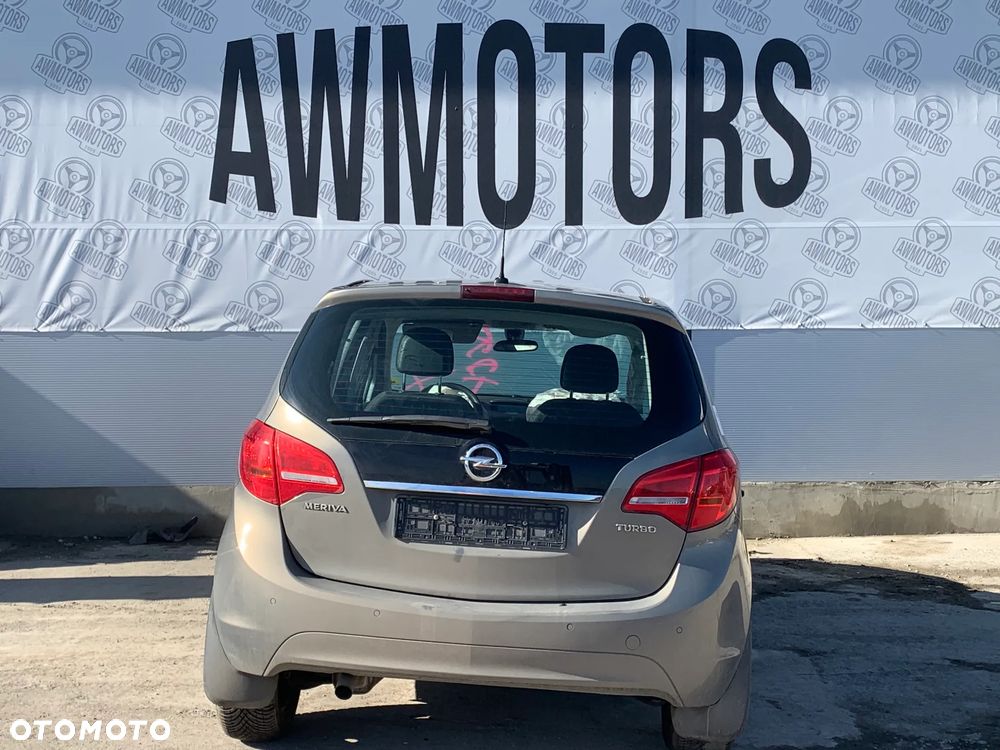 OPEL MERIVA 2015 *SAMOCHÓD NA CZĘŚCI* 4103  MASKA, LAMPA, DRZWI, LUSTERKO, ZDERZAK, GRILL, BŁOTNIK, KLAPA, BELKA, DESKA, FOTELE, KANAPA, ĆWIARTKA KIEROWNICA, TARCZE, ZACISKI, ZAWIESZENIE, KOMPLETNY PRZÓD, KOMPLETNY TYŁ, LICZNIK, ZEGARY, PRAWE LEWE PRZÓD TYŁ KOD LAKIERU GJM - 4
