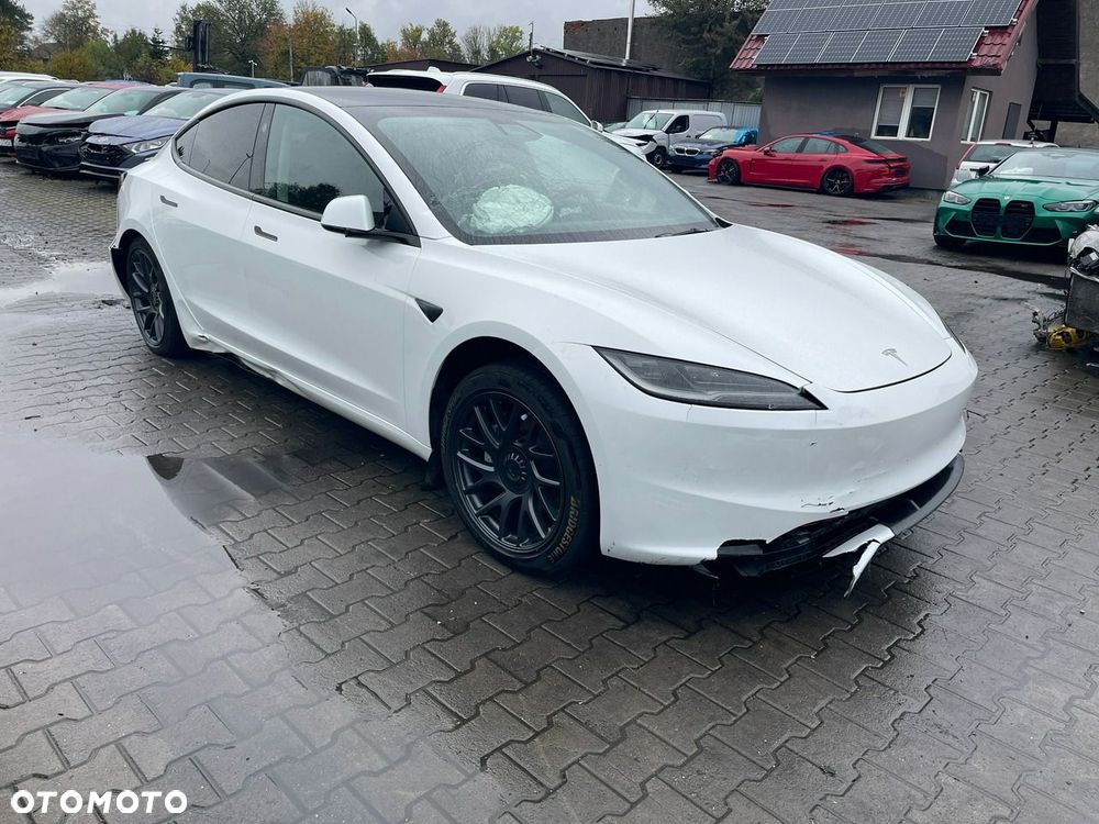 Tesla Model 3 - 6