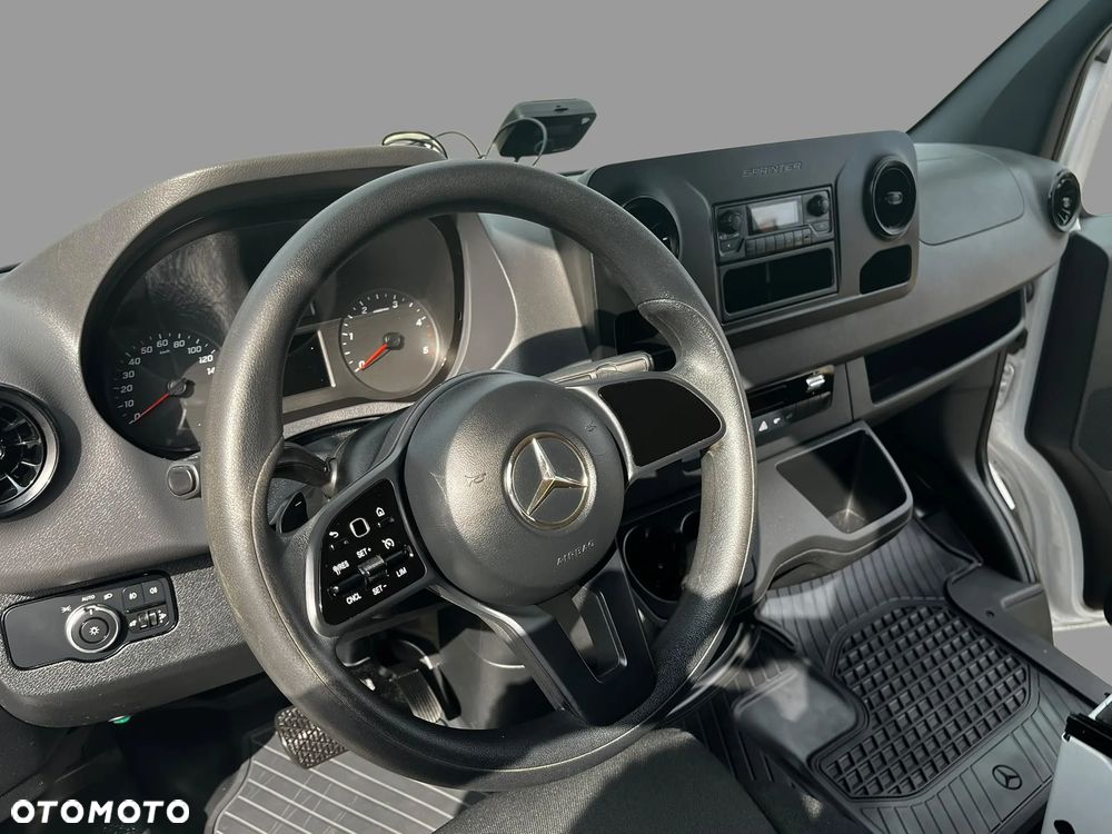Mercedes-Benz Spinter - 9