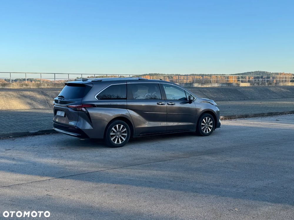 Toyota Sienna - 12