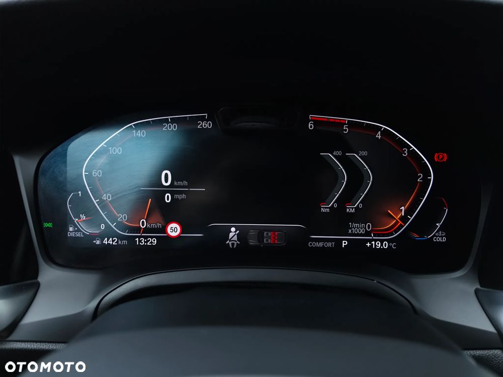 BMW Seria 3 320d xDrive Edition M Sport Shadow - 32
