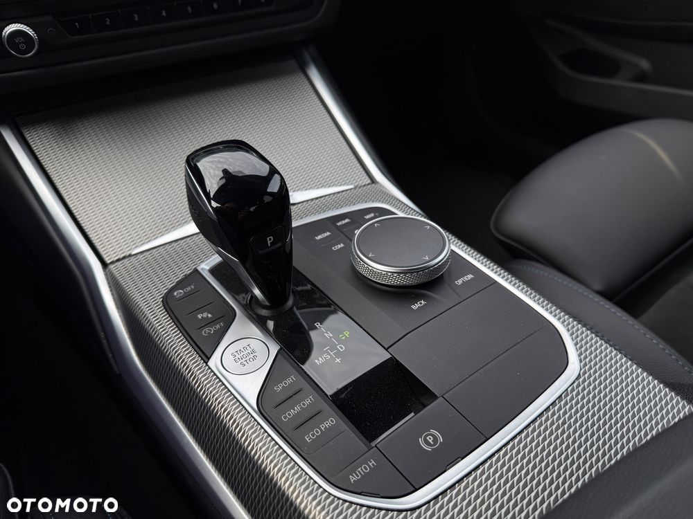 BMW Seria 3 320i xDrive M Sport - 15