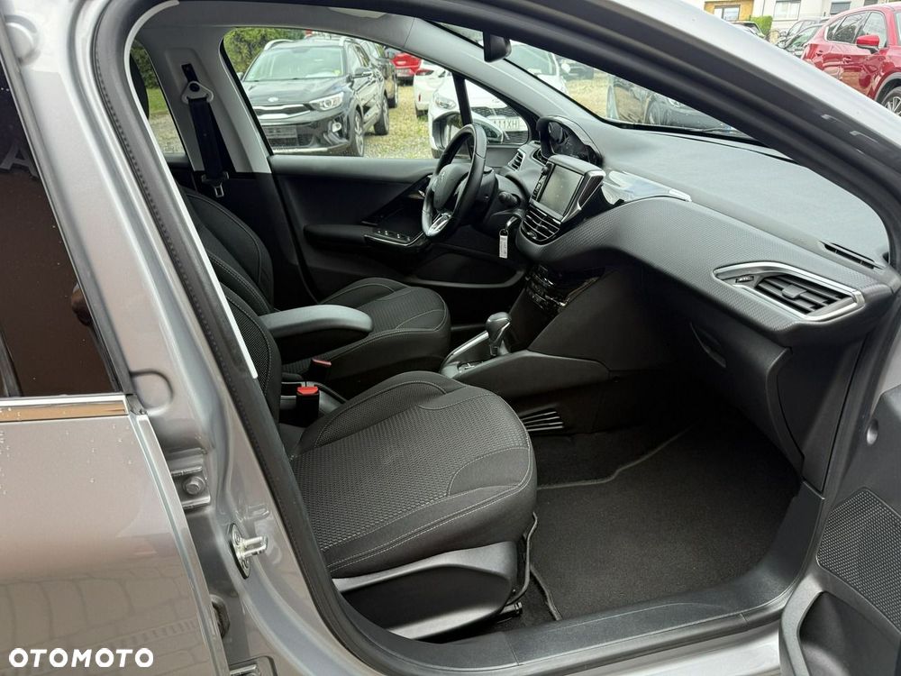 Peugeot 208 - 26