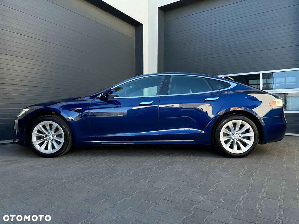 Tesla Model S - 21