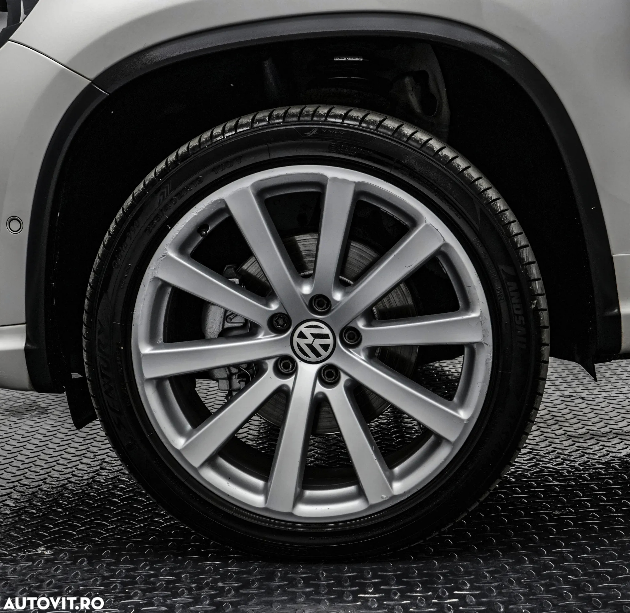 Volkswagen Tiguan - 24
