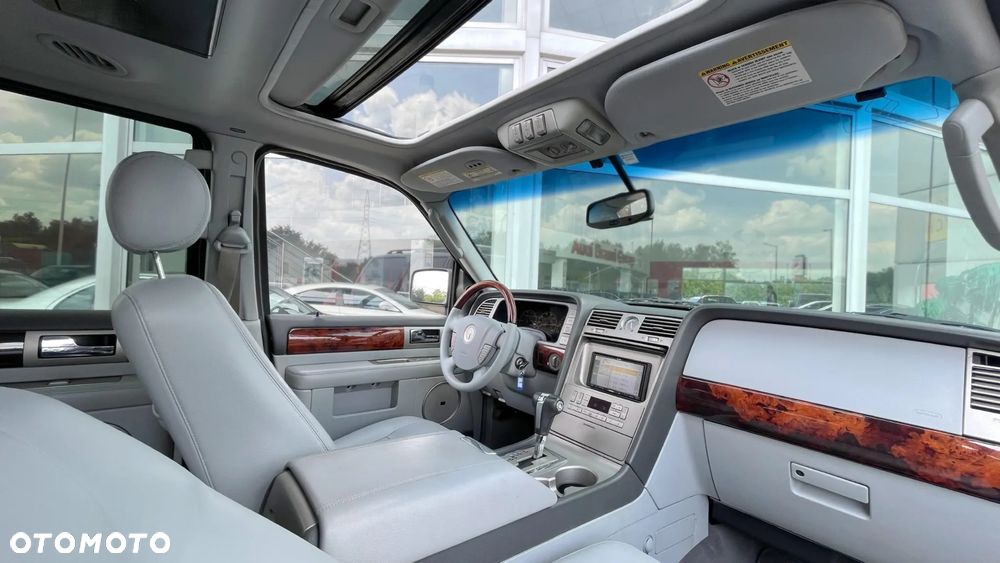 Lincoln Navigator 5.4 L 4x4 - 13