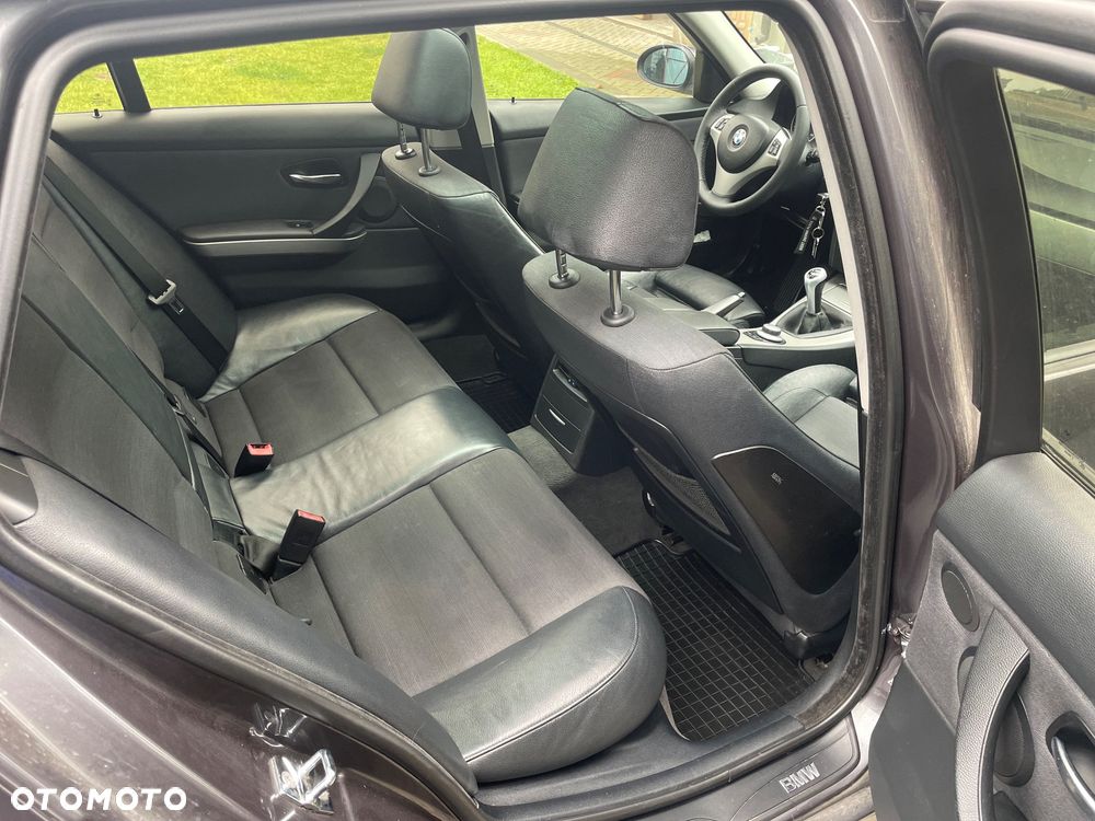 BMW Seria 3 320d - 32