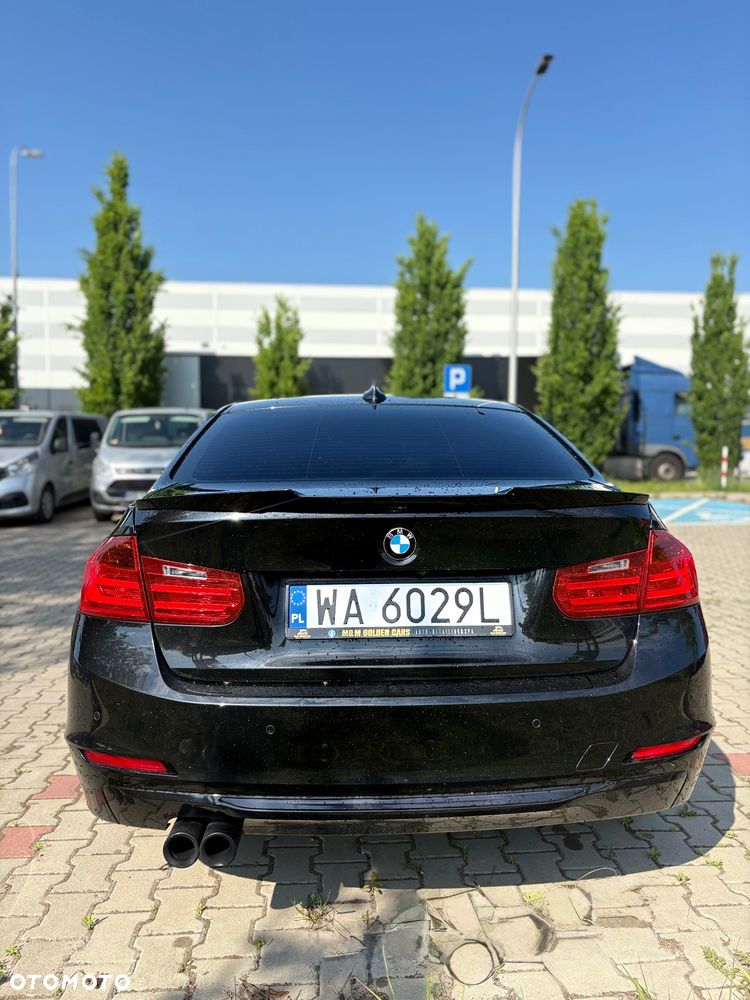 BMW Seria 3 328i Sport Line - 24