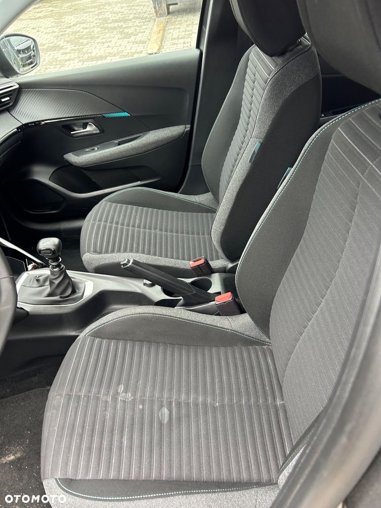 Peugeot 208 - 12