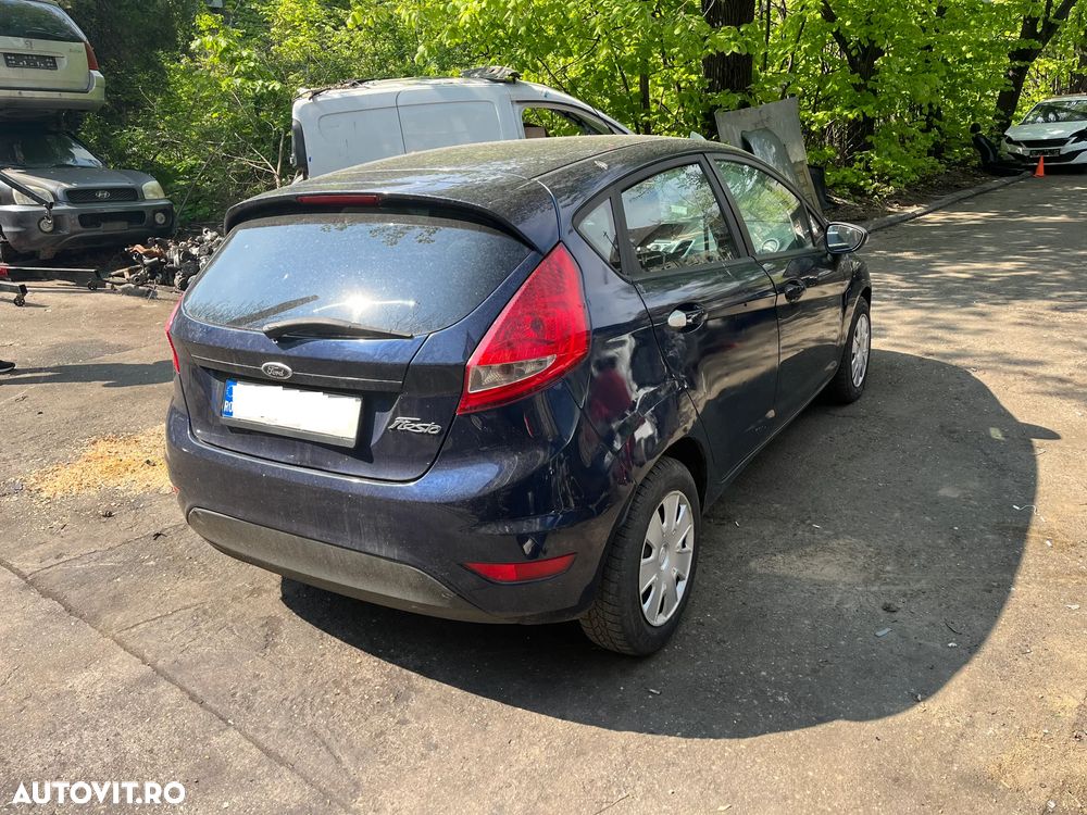 Dezmembrez Ford Fiesta MK6 2012 albastru 1,3 benzina 60KW SNJB - 5