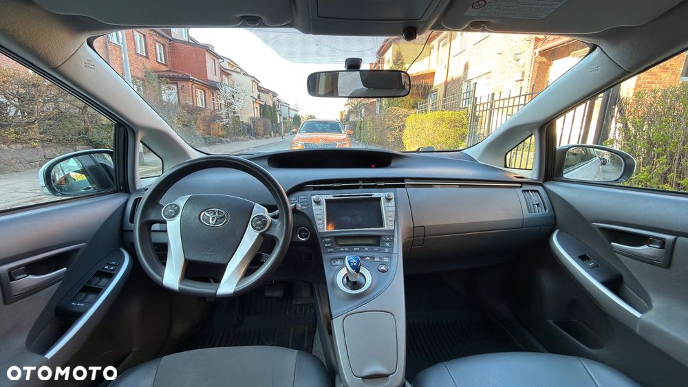 Toyota Prius 1.8 HSD Prestige - 9