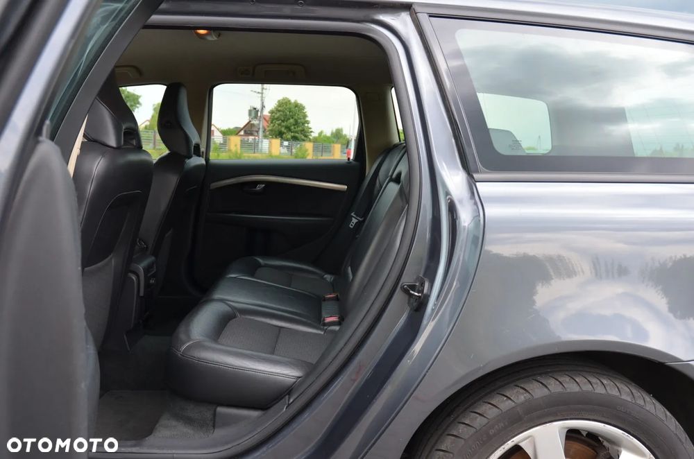 Volvo V70 2.4D Momentum - 9