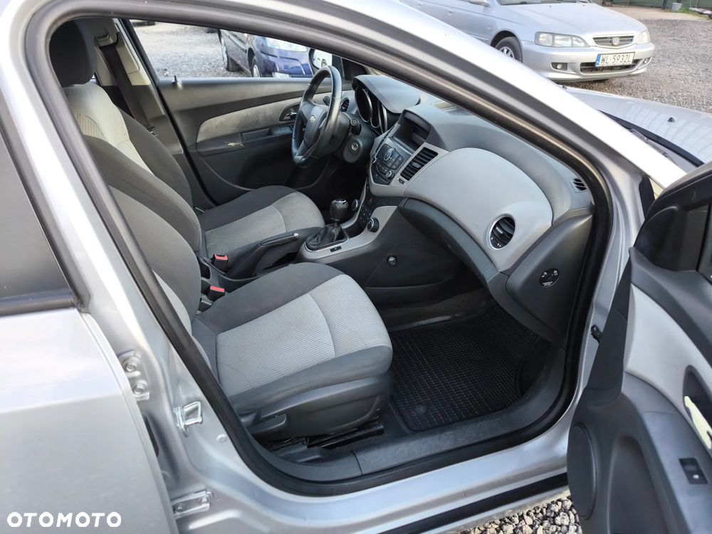 Chevrolet Cruze 1.6 LS - 17