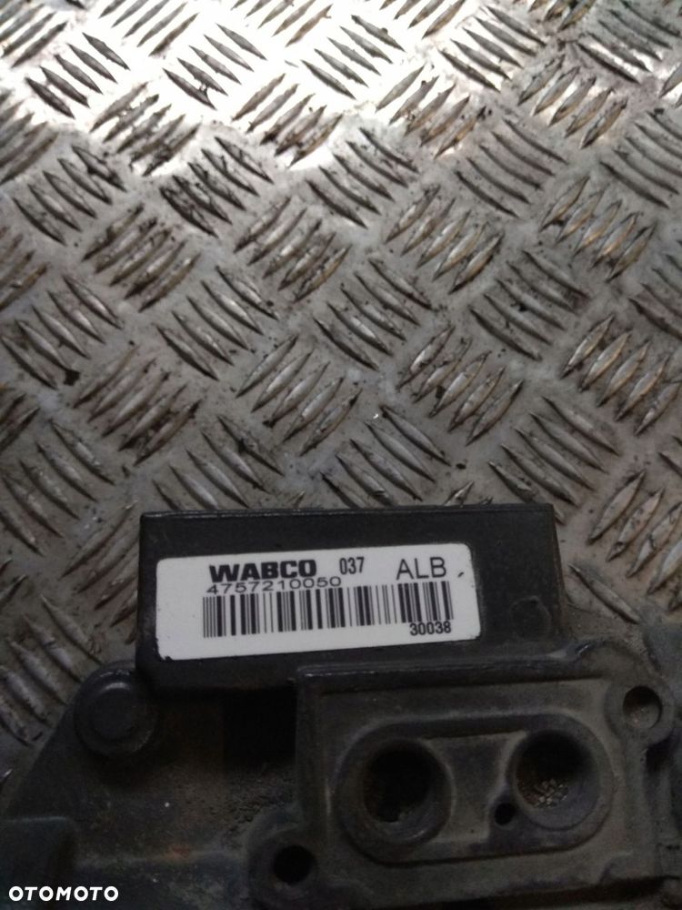 REGULATOR SIŁY HAMOWANIA MERCEDES ATEGO ZAWÓR WABCO 4757210050 - 3