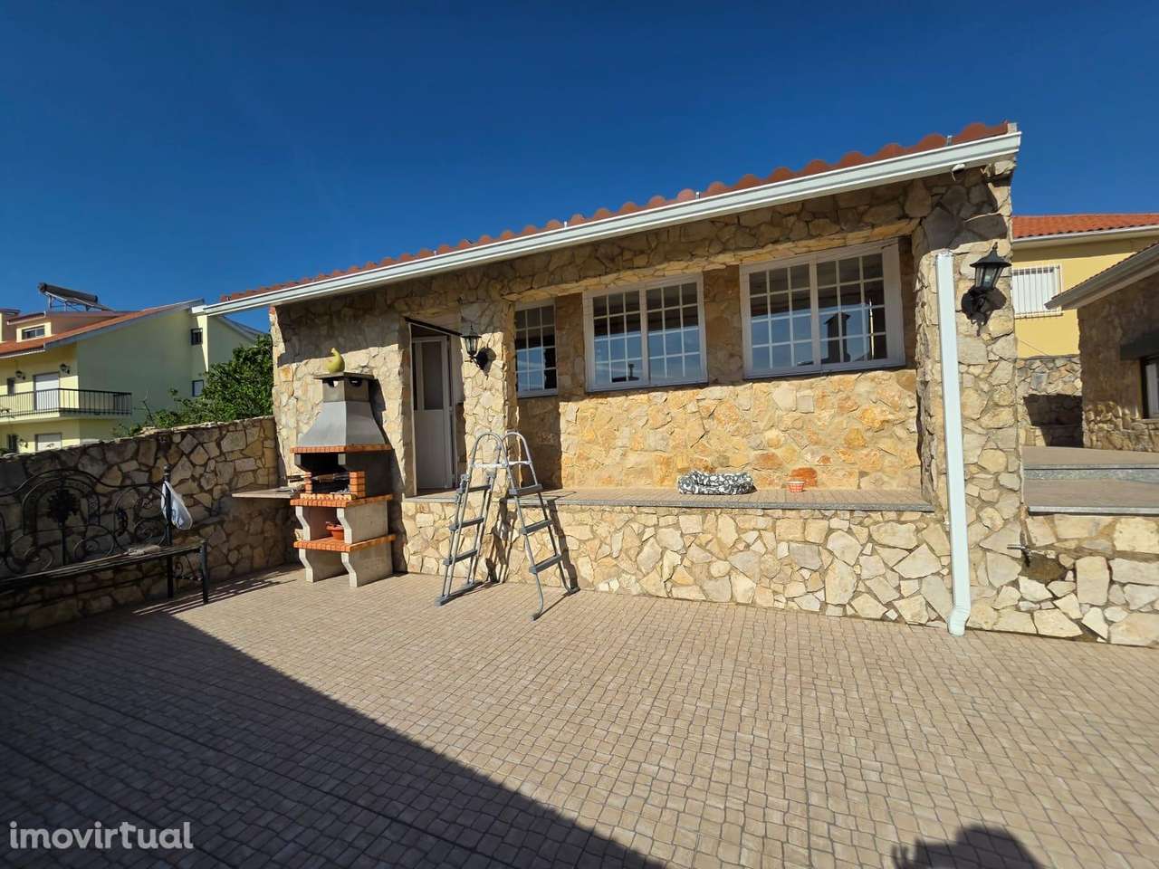 Moradia T2+1 com Anexo Independente, Jardim e Garagem – Rinchoa - Grande imagem: 2/59