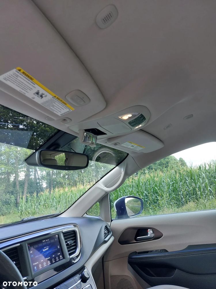 Chrysler Pacifica - 21