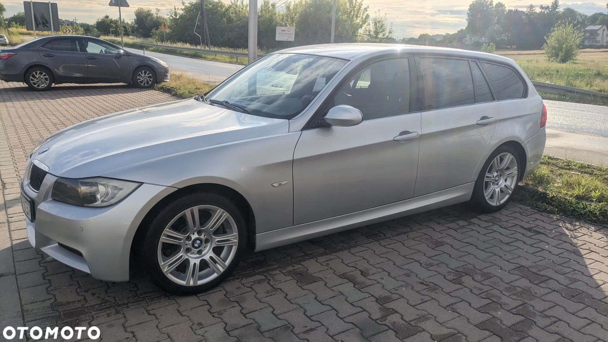 BMW Seria 3 325xi Touring - 1
