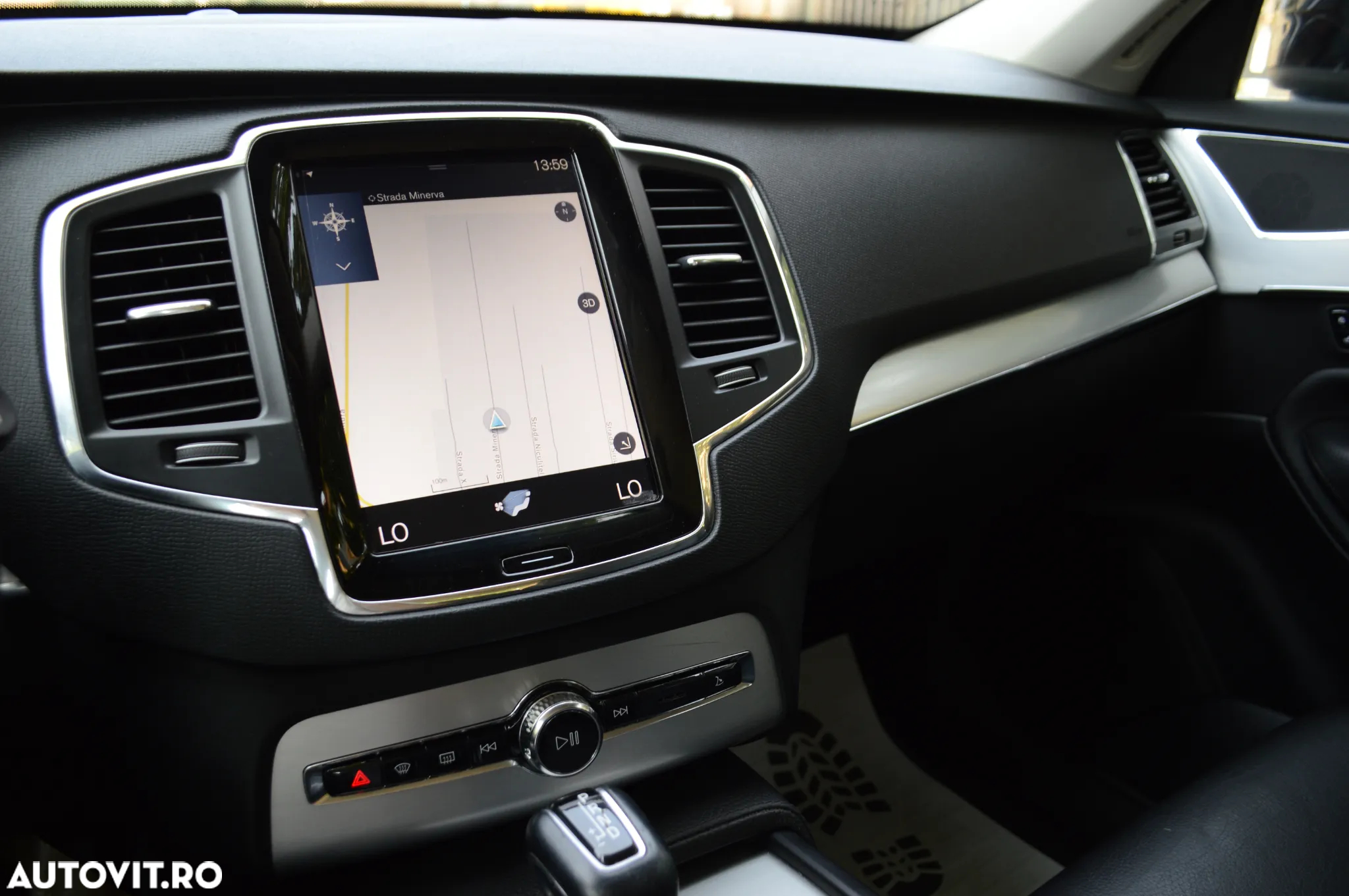 Volvo XC 90 B5 D AWD Geartronic Momentum Pro - 31