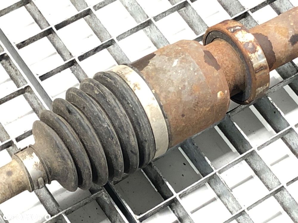 PÓŁOŚ PRAWY PRZÓD  RENAULT CLIO III (BR0/1, CR0/1) 2005 - 2014 1.2 16V (BR0R, BR1D, BR1L, CR0R) - 2