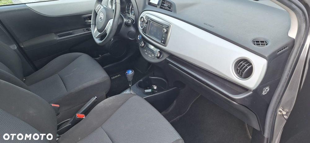 Toyota Yaris Hybrid 100 Dynamic - 14