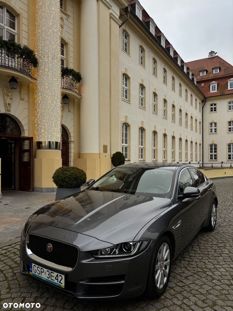 Jaguar XE 2.0 T Pure - 3
