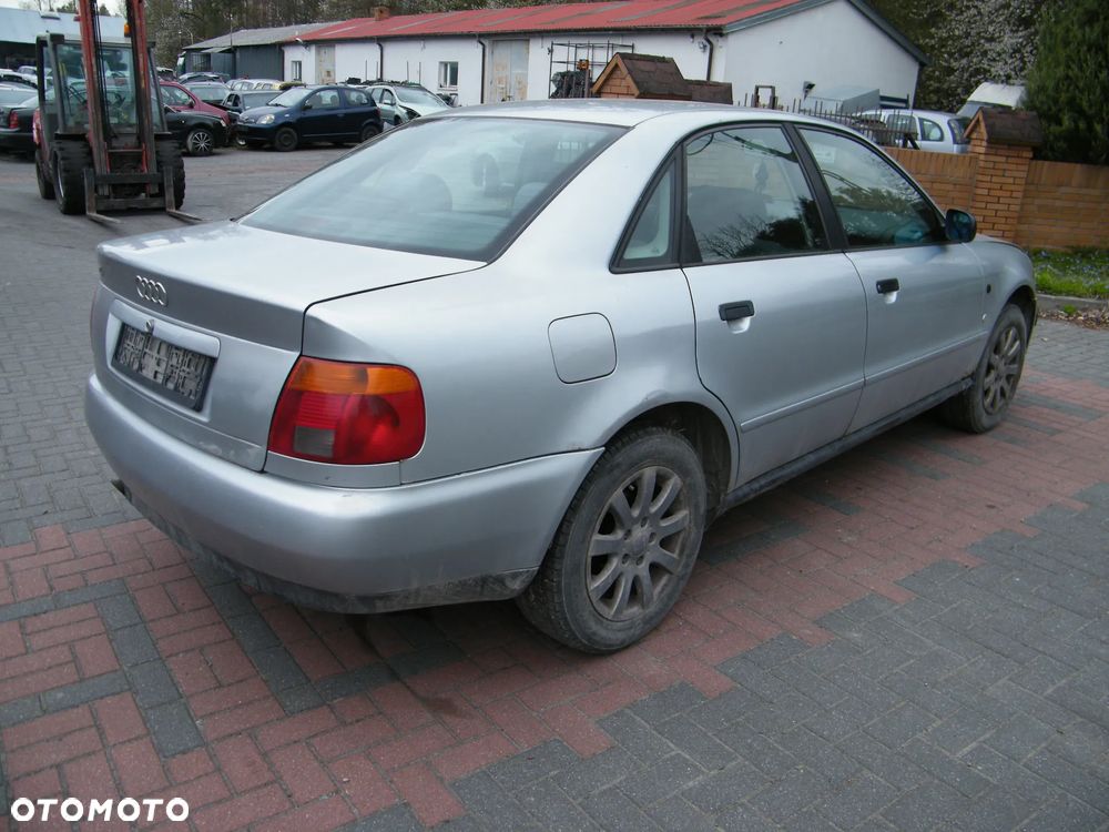Audi A4 B5 (94-01r.) 1.6 B 100KM. Silnik ADP pasuje do AHL, ANA, ARM Skrzynia CTD lakier LY7M. Cały na części. GWARANCJA !!!  Przód Tył Zestaw Komplet Drzwi Klapa Zderzak Błotnik Maska Grill Atrapa Szyba Pas Lampa Lusterko Boczki Fotel Kanapa Kokpit Deska Rozdzielcza Przełącznik Włącznik Sterownik Przewody Wiązka Instalacja Moduł Komputer Czujnik Listwa Pompa Alternator Wtryski Głowica Rozrusznik Kompresor Sprzęgło Dwumas Silnik Skrzynia ABS Klimatyzacji Paliwa Wspomagania Kolektor Turbina Przepustnica Zawór Chłodnica Koło Hak Belka Sanki Zawieszenie Mcpherson Półoś Amortyzator Wydech Tłumik Zacisk Most - 5