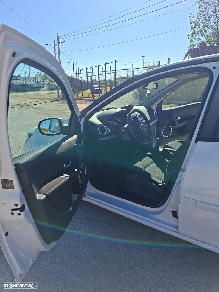 Renault Clio 1.2 16V Dynamique S - 12