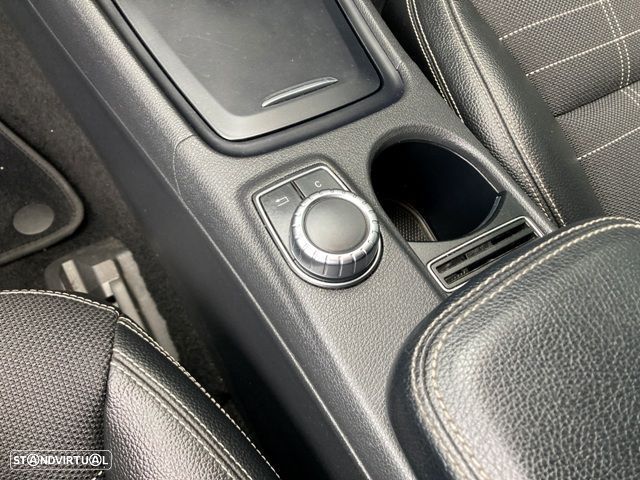 Mercedes-Benz GLA 220 d Urban — fotografia 30