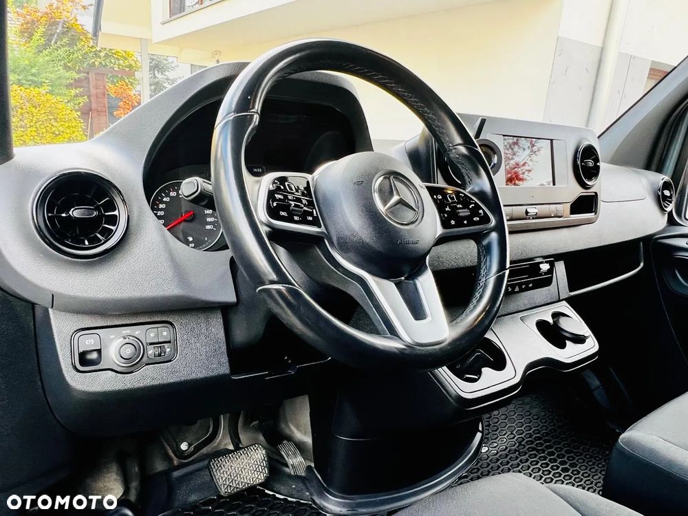 Mercedes-Benz Sprinter - 13