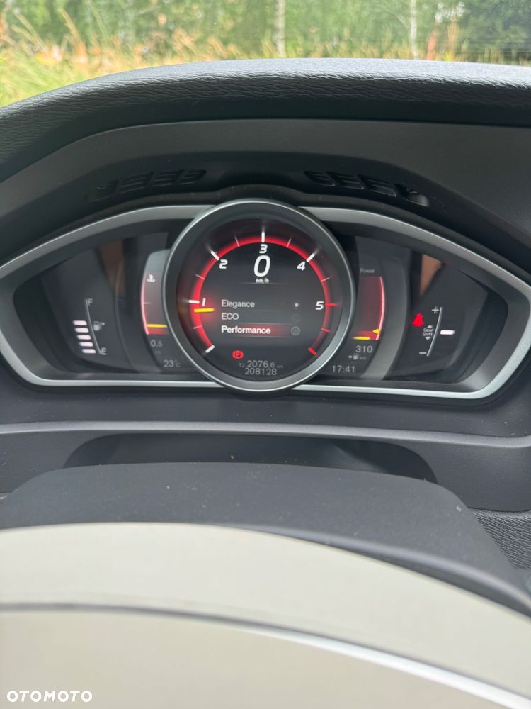Volvo V40 D2 Drive-E R-Design Momentum - 37