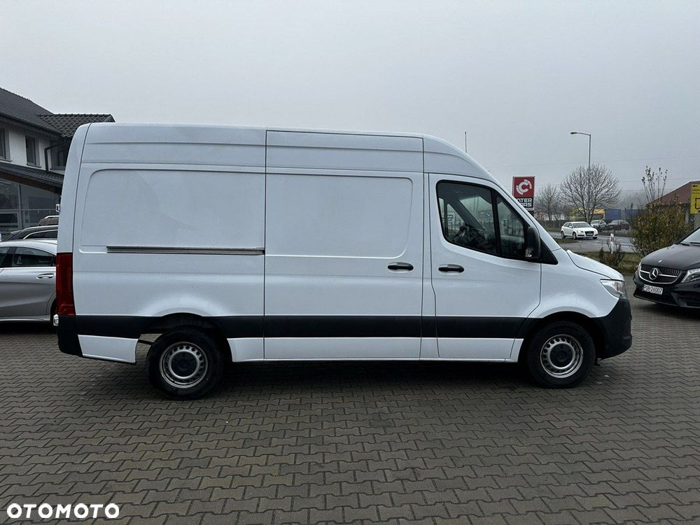 Mercedes-Benz Sprinter - 11
