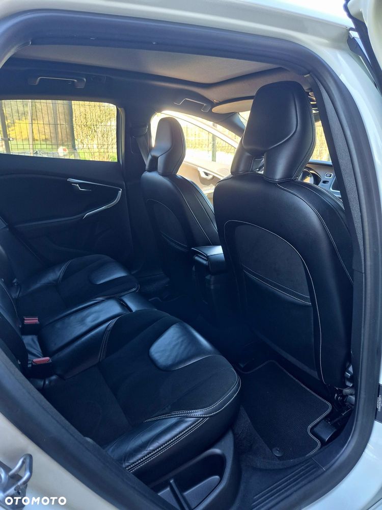 Volvo V40 D3 R Design - 13